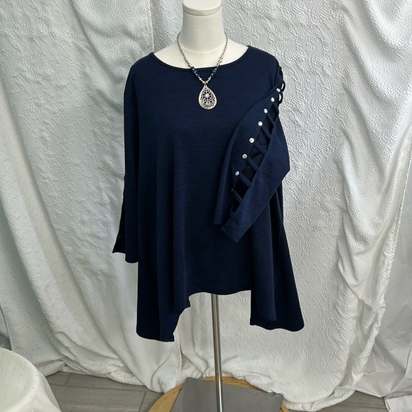 Retrology Dark Blue Top - Picture 1 of 7